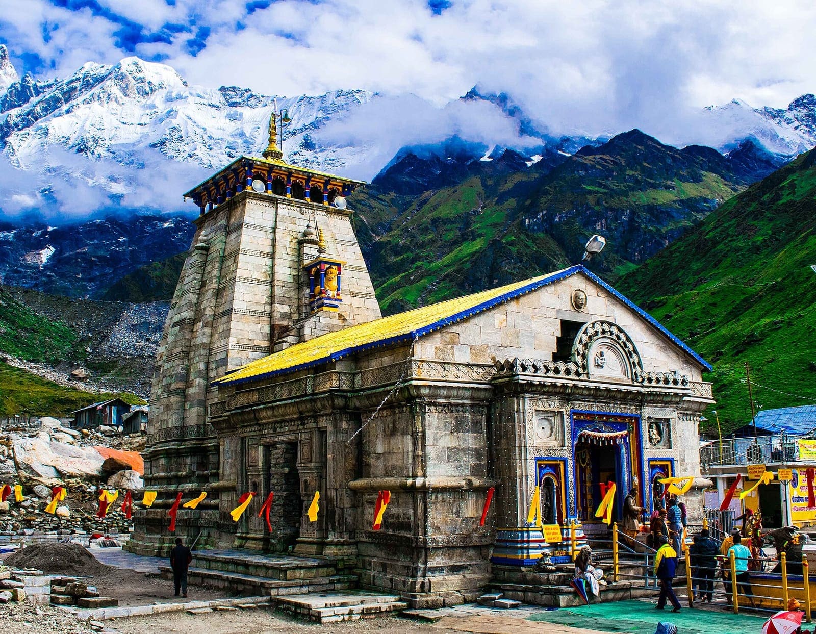 Kedarnath temple beneath the Himalayan peaks